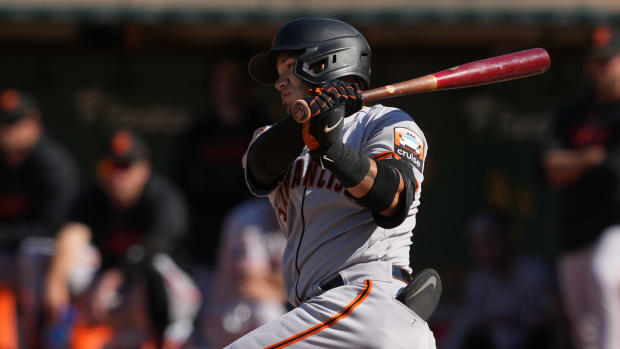 SF Giants second baseman Thairo Estrada (39) hits a single against the Oakland Athletics (2023)